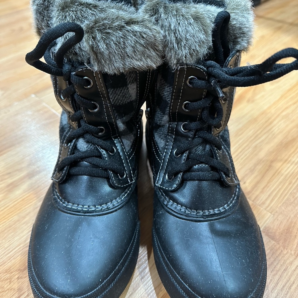 Black Fur-Lined Winter Boots